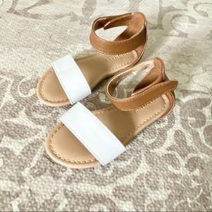 Old Navy toddler girls size 6 sandals